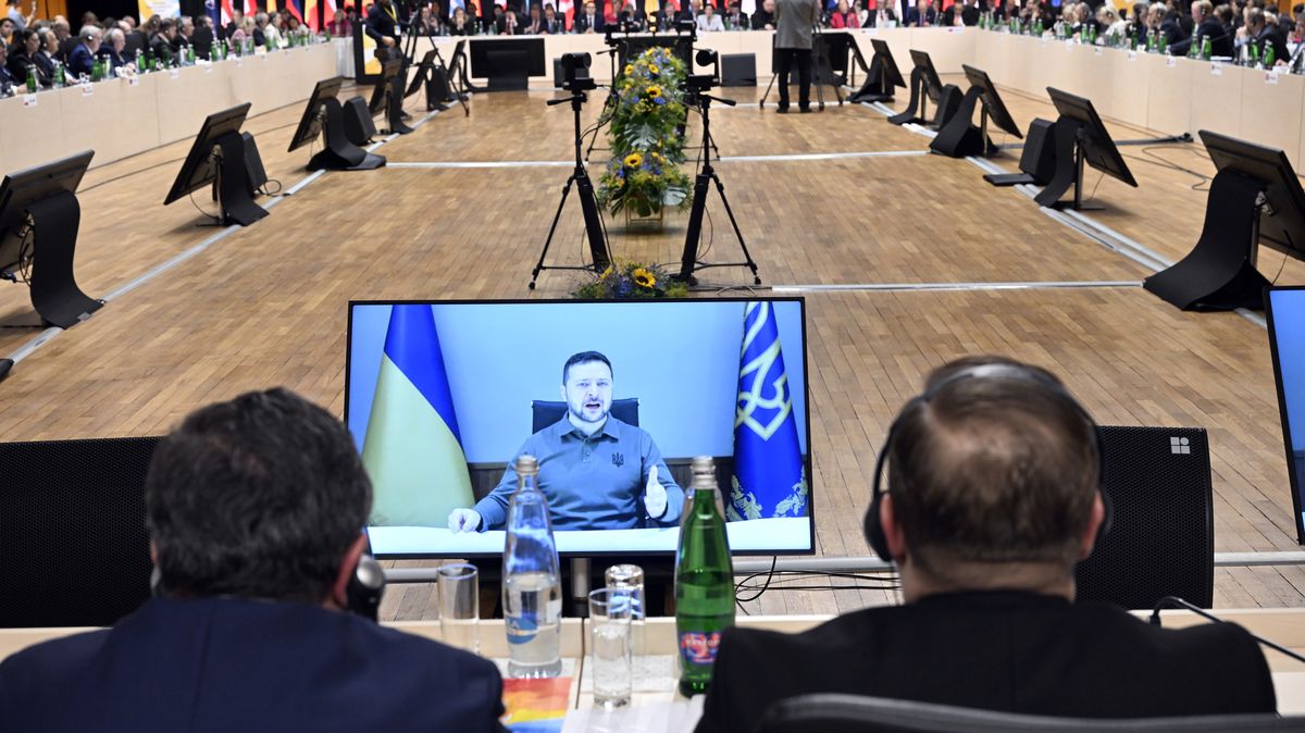 Neochabujte ve svém úsilí, vzkázal Zelenskyj na pražský summit